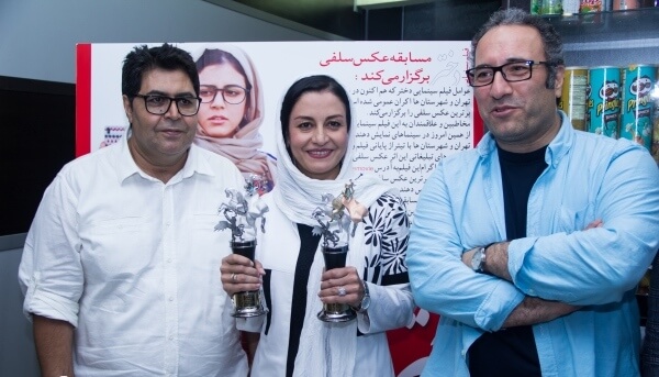 مراسم اهدای جایزه جشنواره بین‌المللی مسکو به فرهاد اصلانی در سینما آزادی
