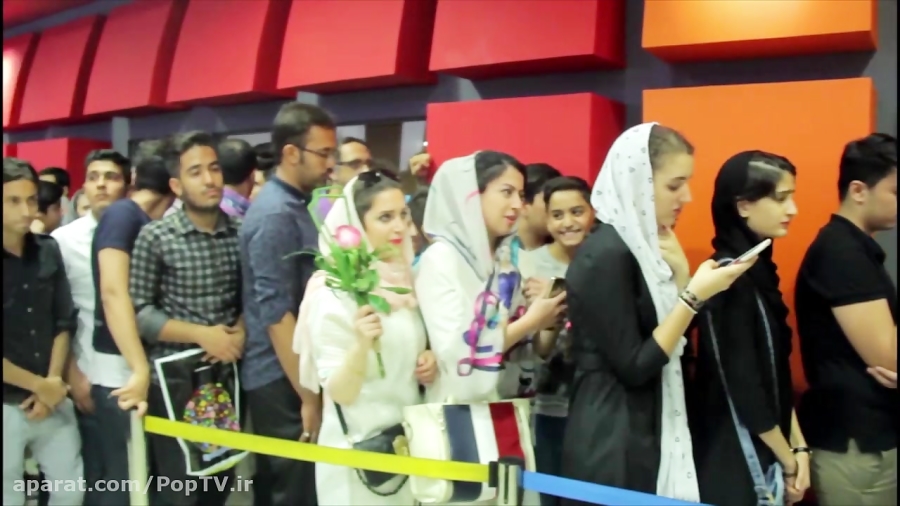 صف طولانی برای گرفتن سلفی با آقای بازیگر !!!